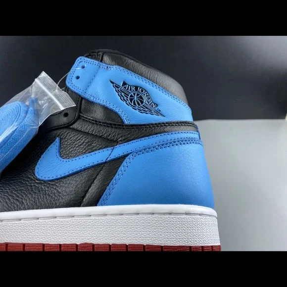 Unc to Chicago jordan 1 women size 9.5 authentic